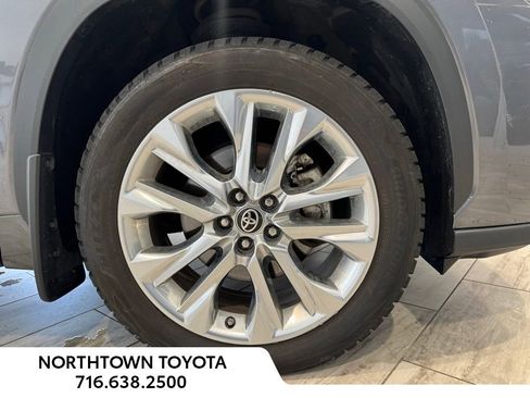 Used 2023 Toyota Highlander Limited AWD/4WD image 6