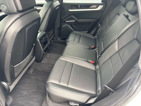 Used 2024 Porsche Cayenne w/ Premium Package AWD/4WD image 13