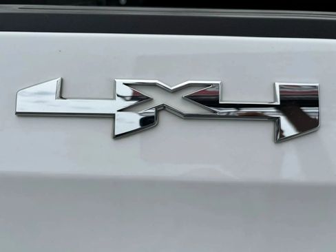 Used 2022 GMC Sierra 1500 SLT w/ SLT Convenience Package AWD/4WD image 7