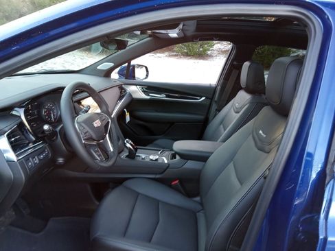 New 2025 Cadillac XT5 Premium Luxury w/ Technology Package image 10