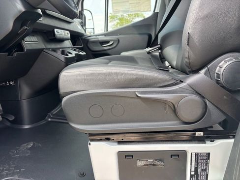 Used 2025 Mercedes-Benz Sprinter 2500 image 20