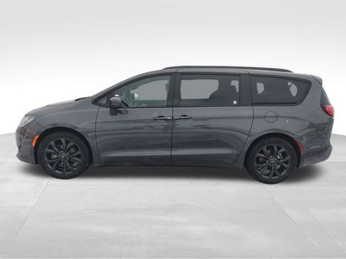 Used 2018 Chrysler Pacifica Touring Plus w/ S Appearance Package image 4