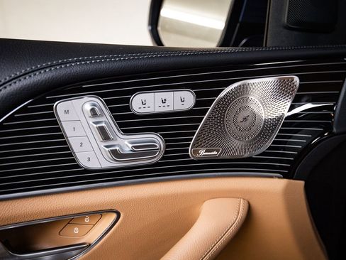 Used 2024 Mercedes-Benz GLS 580 4MATIC image 21