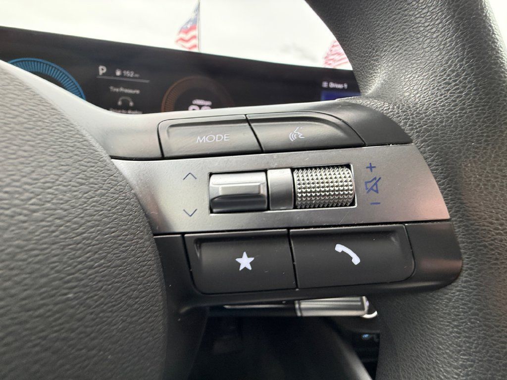Used 2025 Hyundai Sonata SEL FWD image 17