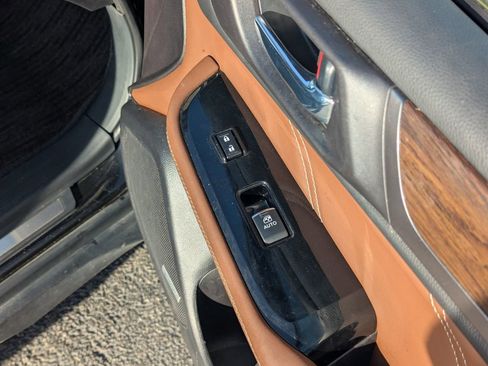 Used 2017 Subaru Outback 3.6R Touring w/ Popular Package #5A image 26