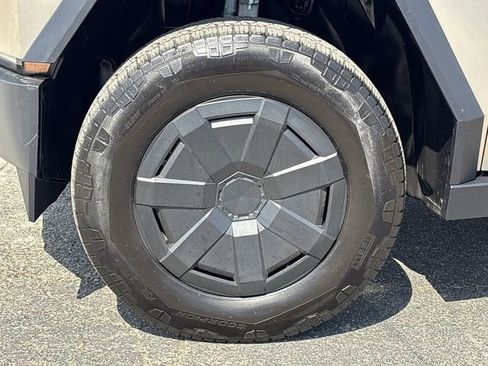 Used 2025 Tesla Cybertruck AWD Crew Cab image 10