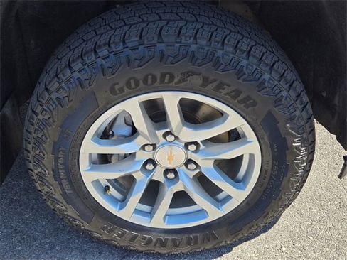 Used 2022 Chevrolet Silverado 1500 LT image 9