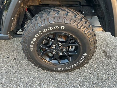 Used 2024 Jeep Gladiator Sport image 9