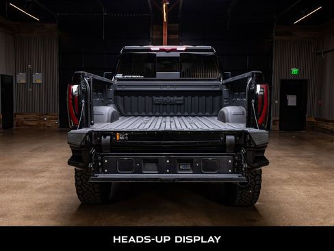 Used 2025 GMC Sierra 2500 AT4X image 9