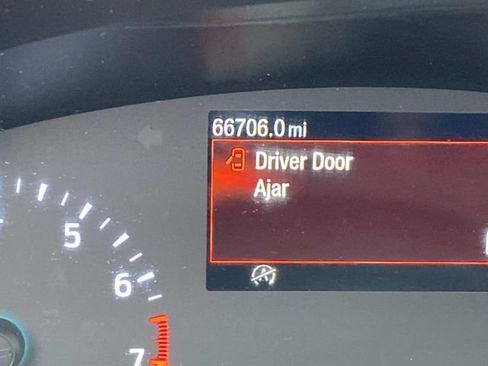 Used 2022 Ford Escape SE image 31