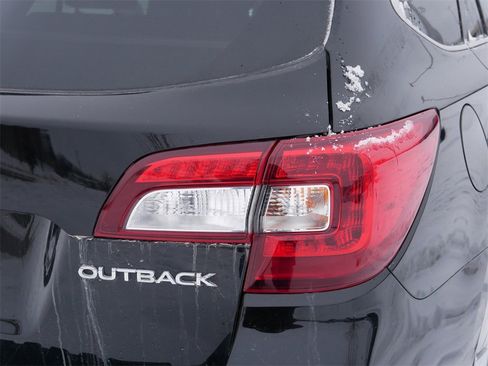 Used 2019 Subaru Outback 2.5i Premium image 12