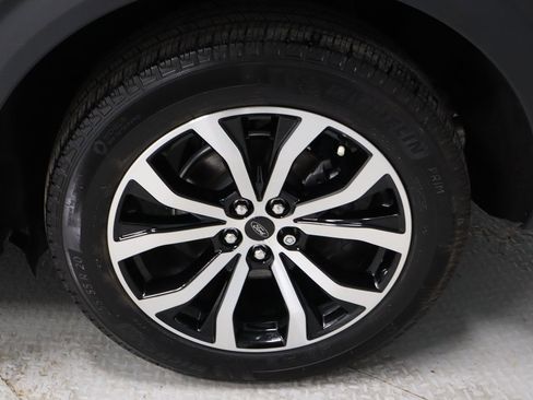 Certified 2024 Ford Explorer ST-Line w/ Class IV Trailer Tow Package image 20