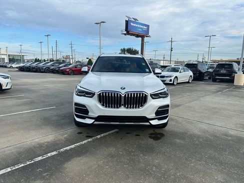 Certified 2023 BMW X5 sDrive40i w/ Premium Package image 2