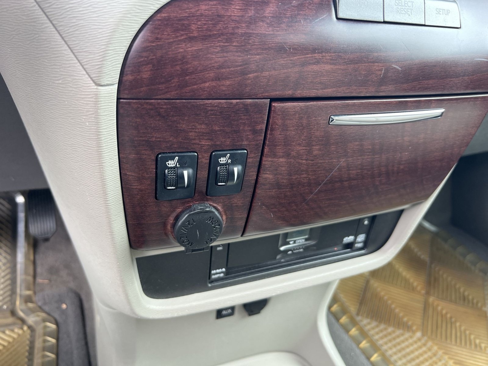 Used 2013 Toyota Sienna XLE w/ Entertainment Pkg FWD image 33