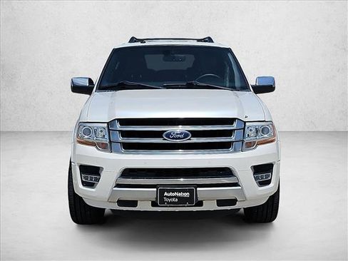 Used 2017 Ford Expedition Platinum image 2