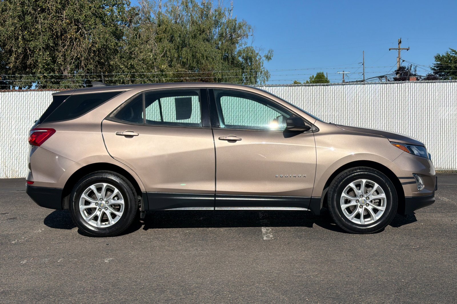 Used 2019 Chevrolet Equinox LS FWD image 3