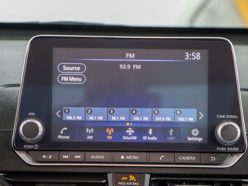 Used 2024 Nissan Altima 2.5 SV image 19