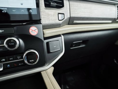 Used 2024 Ford Expedition Limited image 50