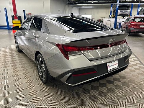 Used 2025 Hyundai Elantra Sport FWD image 5