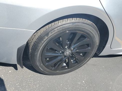 Used 2024 Toyota Camry SE FWD image 5