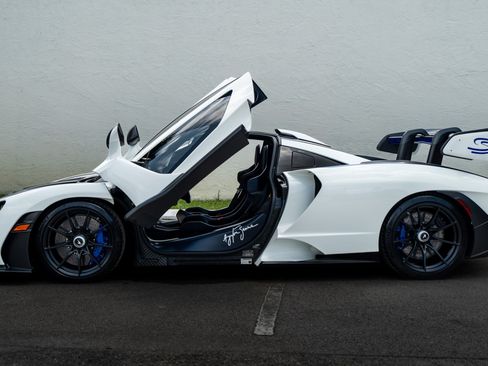 Used 2019 McLaren Senna RWD image 5