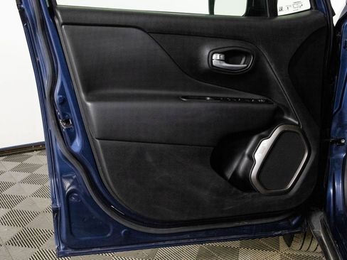 Used 2023 Jeep Renegade Latitude image 32