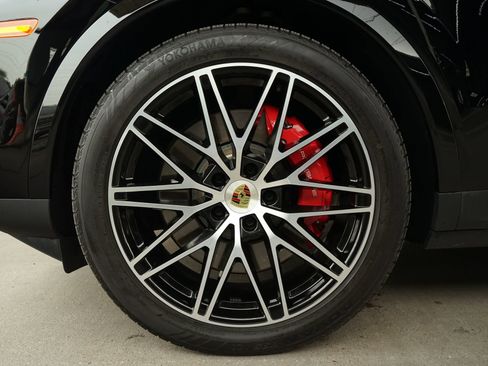 Used 2024 Porsche Cayenne S image 35