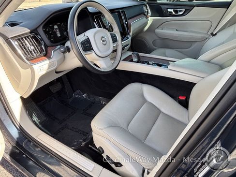 Used 2022 Volvo S60 B5 Momentum w/ Premium Package image 19