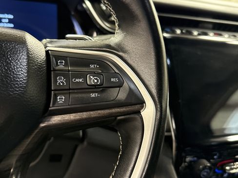 Used 2022 Jeep Grand Cherokee Limited 4xe image 12