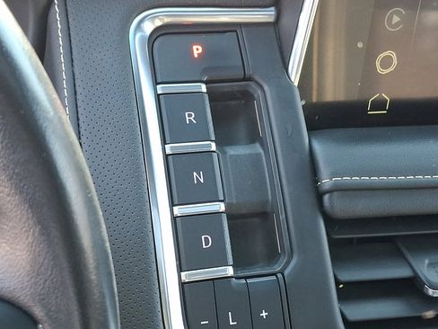 Used 2022 GMC Yukon SLT w/ SLT Premium Package image 15