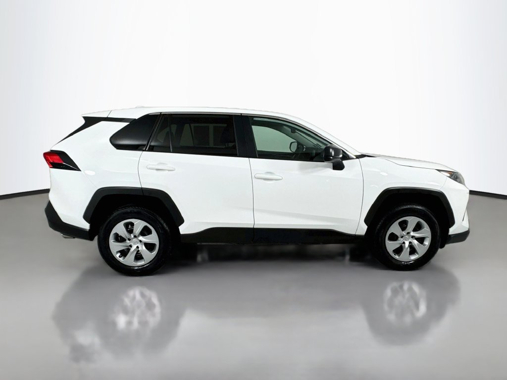 Used 2022 Toyota RAV4 LE AWD/4WD image 9