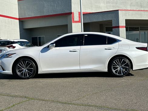 Used 2025 Lexus ES 350 w/ Premium Package image 9