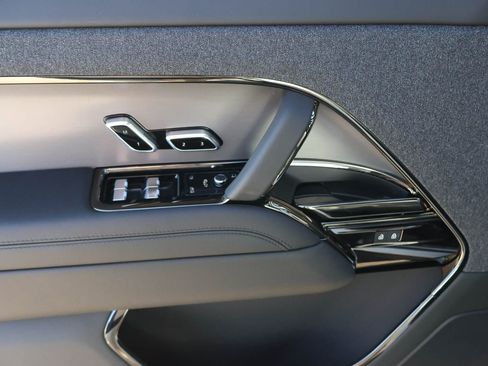 New 2026 Land Rover Range Rover Sport SE AWD/4WD image 32