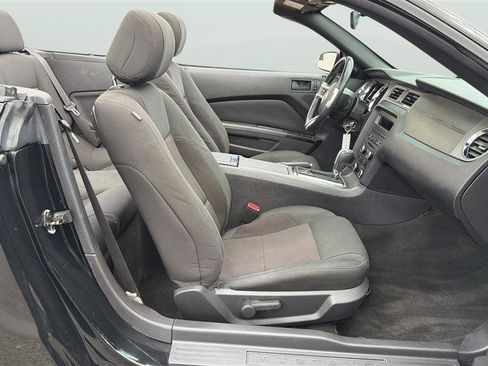 Used 2014 Ford Mustang Convertible RWD image 17