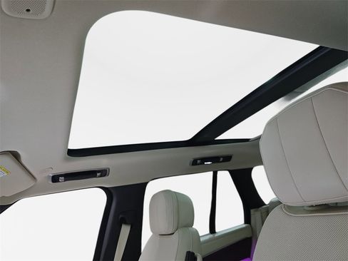 Used 2024 Land Rover Range Rover SE image 32