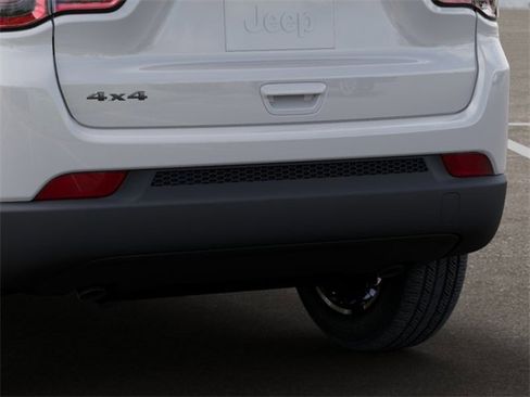 New 2026 Jeep Compass Latitude image 13