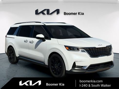 Used 2024 Kia Carnival SX Prestige image 3