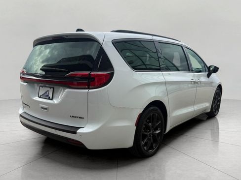 Used 2025 Chrysler Pacifica Limited FWD image 60