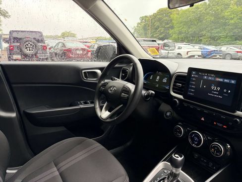 Used 2026 Hyundai Venue SEL FWD image 33