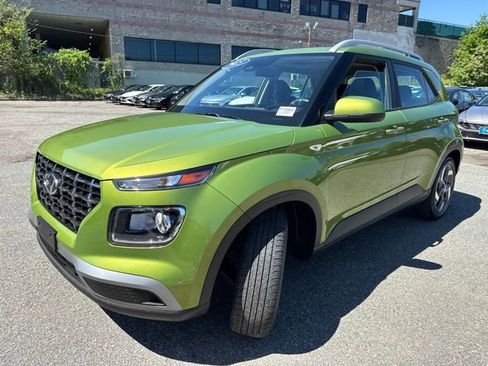 Used 2023 Hyundai Venue SEL FWD image 3