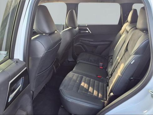 Used 2024 Mitsubishi Outlander SE image 20