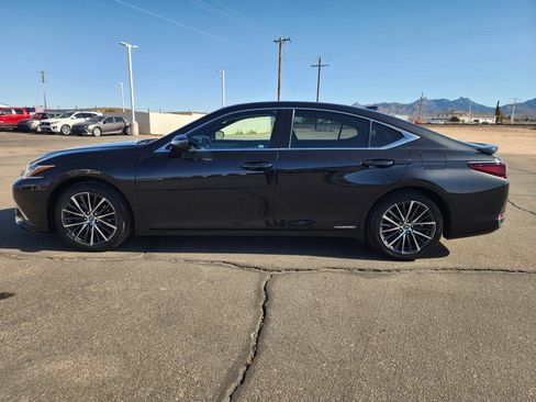 Used 2022 Lexus ES 300h w/ Premium Package image 7