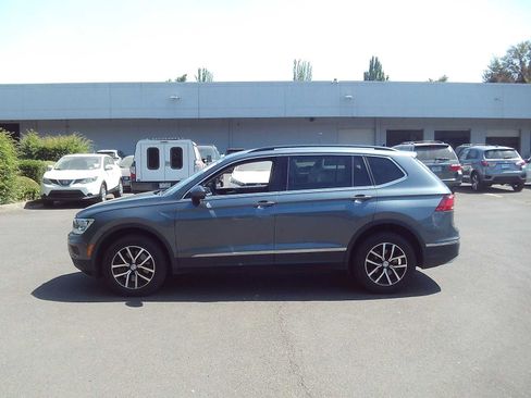 Used 2021 Volkswagen Tiguan SE FWD image 2