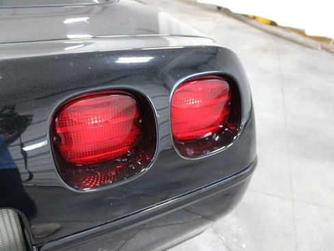 Used 1994 Chevrolet Corvette Coupe RWD image 19