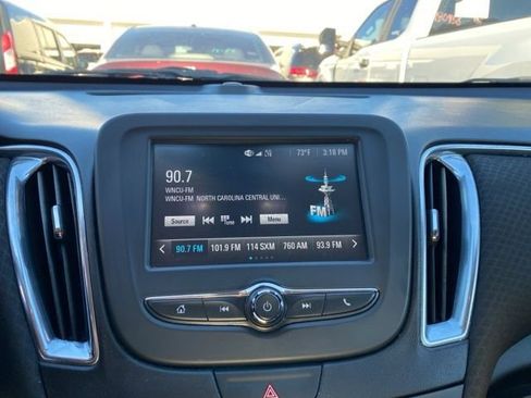 Used 2018 Chevrolet Malibu LT image 22