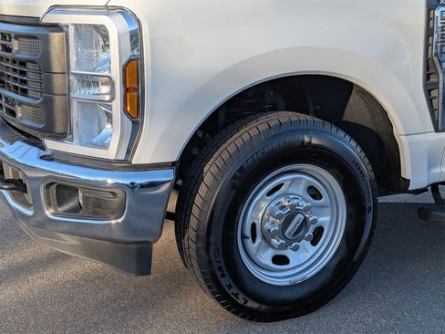 Used 2024 Ford F250 XL w/ XL Chrome Package image 9