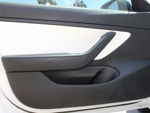 Used 2020 Tesla Model 3 Performance AWD/4WD image 32