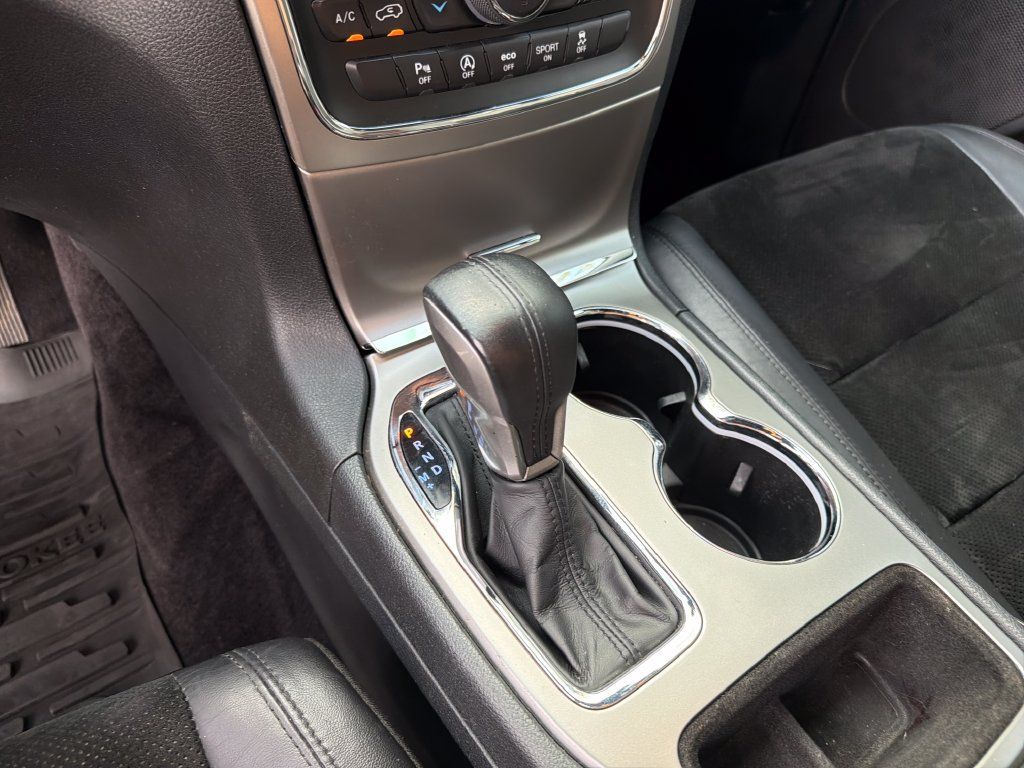 Used 2017 Jeep Grand Cherokee Altitude AWD/4WD image 27