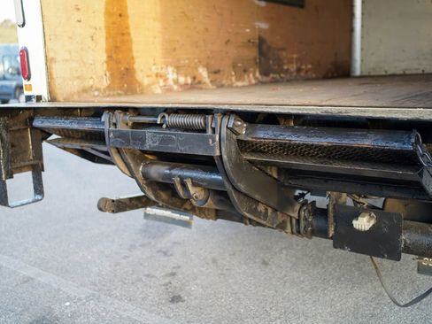 Used 2015 Ford F550 2WD Regular Cab Super Duty image 18