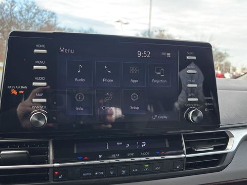 Used 2021 Toyota Sienna XLE image 34